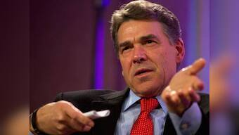 Perry pulls out of presidential race, endorses Gingrich