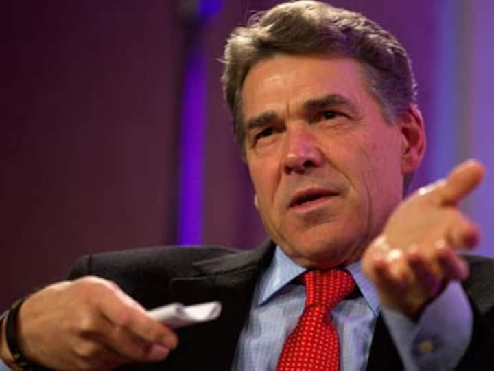 Perry pulls out of presidential race, endorses Gingrich