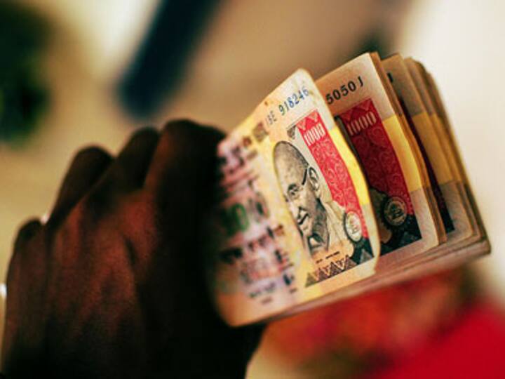 Rupee hits 2 1/2 month high to touch 49.65 to a dollar