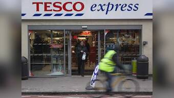 Tesco, Walmart losing out to online shopping in US, UK 