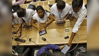 Aakash tablet in trouble over performance, cos to bid again