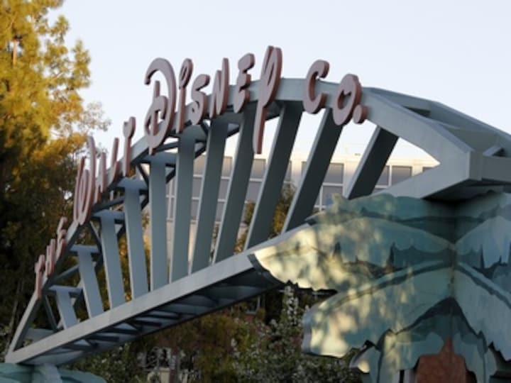 Disney to pay up to Rs 1,100/share to buy UTV, delisting begins on 6 Feb