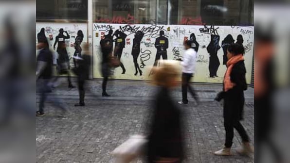S&P downgrades Greece on uncertain growth prospect