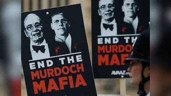 Rupert Murdoch arrives in UK to address staff