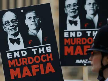 Rupert Murdoch arrives in UK to address staff Rupert Murdoch arrives in UK to address staff