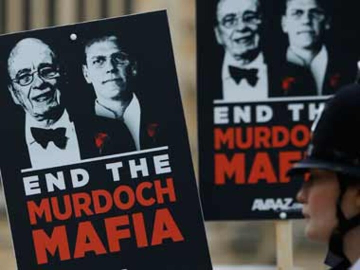 Rupert Murdoch arrives in UK to address staff