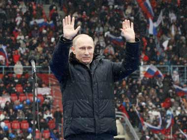 Putin warns against foreign influence as thousands rally in support Putin warns against foreign influence as thousands rally in support