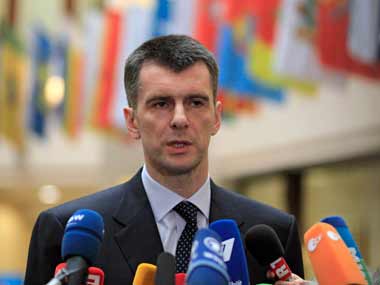 Putin's rivals face biased media reports and pressure Putin's rivals face biased media reports and pressure