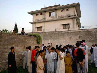 Pakistan demolishing old Osama hideout Pakistan demolishing old Osama hideout