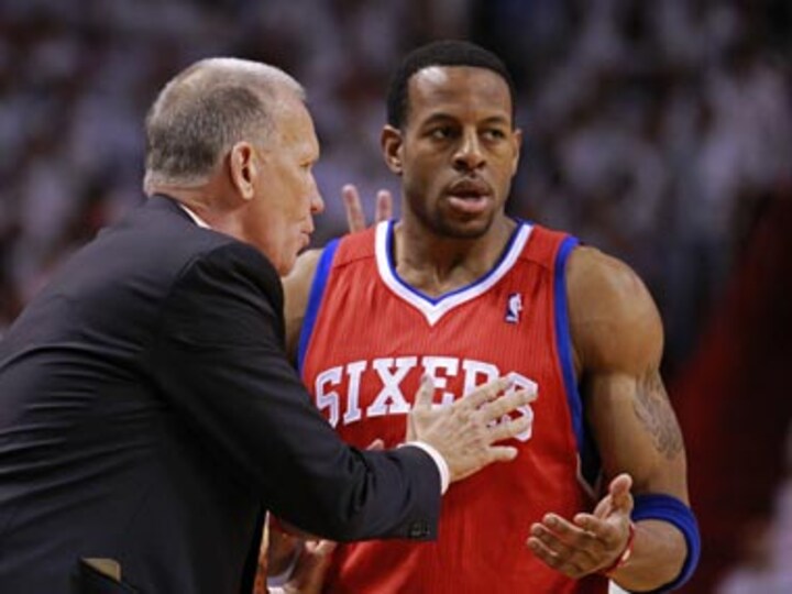 NBA Wrap: Sixers send notice in East, easily beat Bulls 