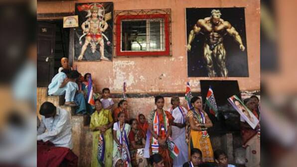 Saris, a cat and the water supply: Skywalking to the elections