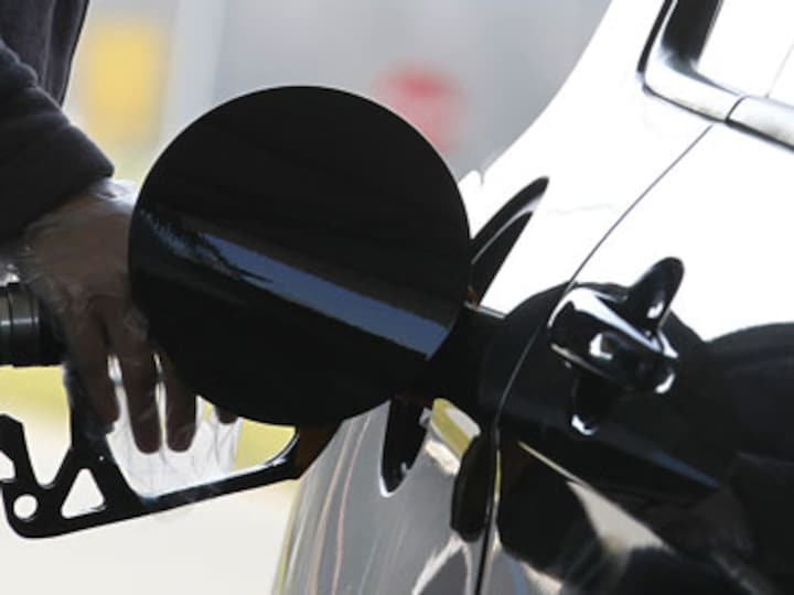 Brent oil holds near $123 as Iran offsets economy worries