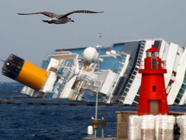 Court refuses to lift house arrest order on Costa captain Court refuses to lift house arrest order on Costa captain