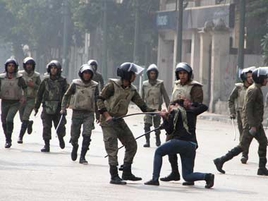 Egypt's reinforces police by deploying army troops Egypt's reinforces police by deploying army troops