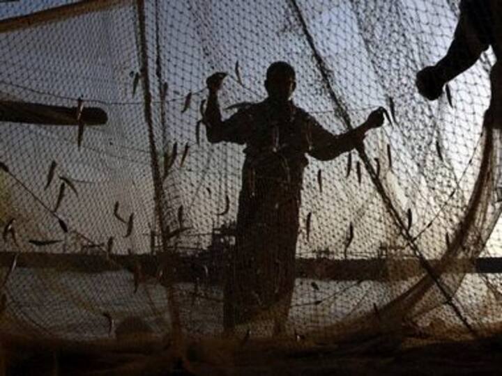 Twenty two Tamil fishermen taken into custody by Sri Lankan navy
