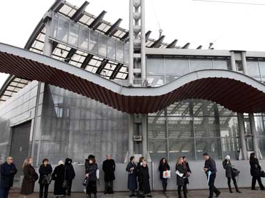 Greece turns deaf ear to EU warnings, delays bailout Greece turns deaf ear to EU warnings, delays bailout