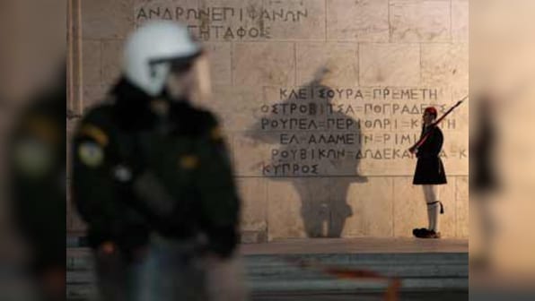 Greek cabinet backs extra austerity measures