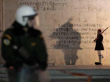 Greek cabinet backs extra austerity measures Greek cabinet backs extra austerity measures