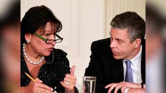 US schools challenged to adopt digital textbooks