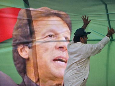 Suspected militants attack police truck after Imran's rally Suspected militants attack police truck after Imran's rally