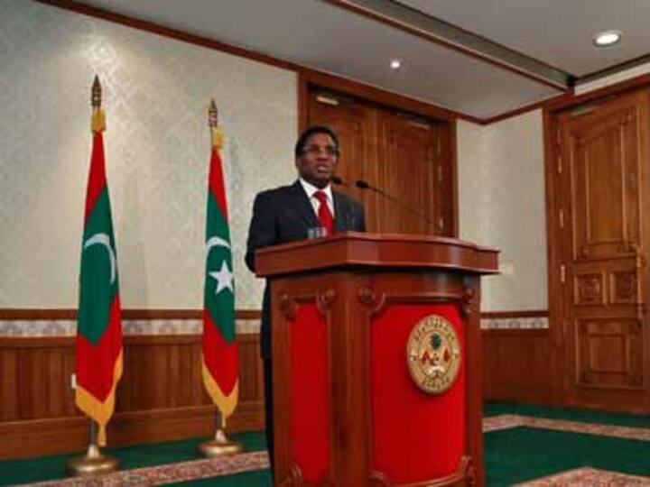 India backs Maldives leader as he agrees to early elections