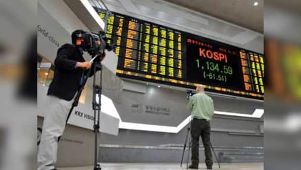 Oil hurts Asian stocks, Europe hopes underpin euro