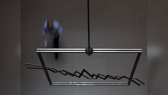 Rising oil prices, German vote on Greece bailout pulls market down