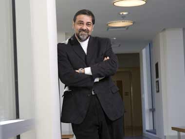 Vivek Wadhwa clinches “Outstanding American” award Vivek Wadhwa clinches “Outstanding American” award