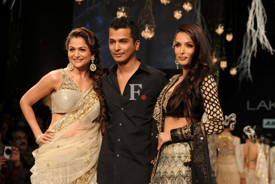 Sisters Malaika and Amrita Arora walked with Vikram Phadnis. Raju Shelar/Firstpost Sisters Malaika and Amrita Arora walked with Vikram Phadnis. Raju Shelar/Firstpost