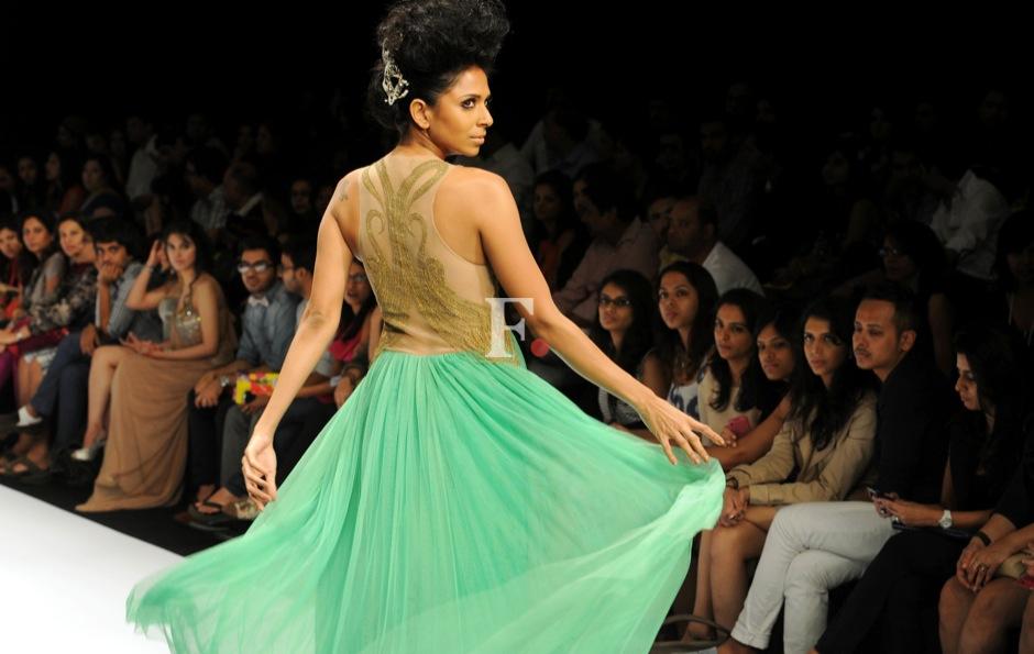 Model walks the ramp in a Kushali Kumar design. Raju Shelar/Firstpost Model walks the ramp in a Kushali Kumar design. Raju Shelar/Firstpost