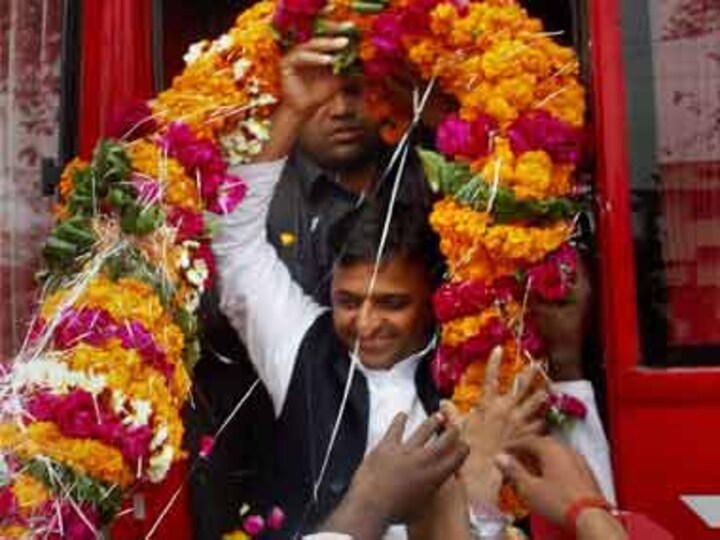 Akhilesh pips Rahul as SP set to be UP's biggest winner