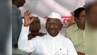 File FIRs against 14 Ministers or face protest: Anna to govt