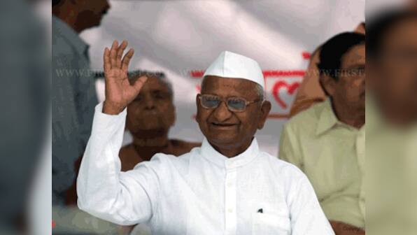 File FIRs against 14 Ministers or face protest: Anna to govt