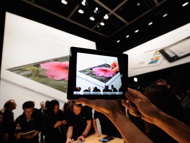 Apple ditches Samsung; its LG Display for new iPad Apple ditches Samsung; its LG Display for new iPad