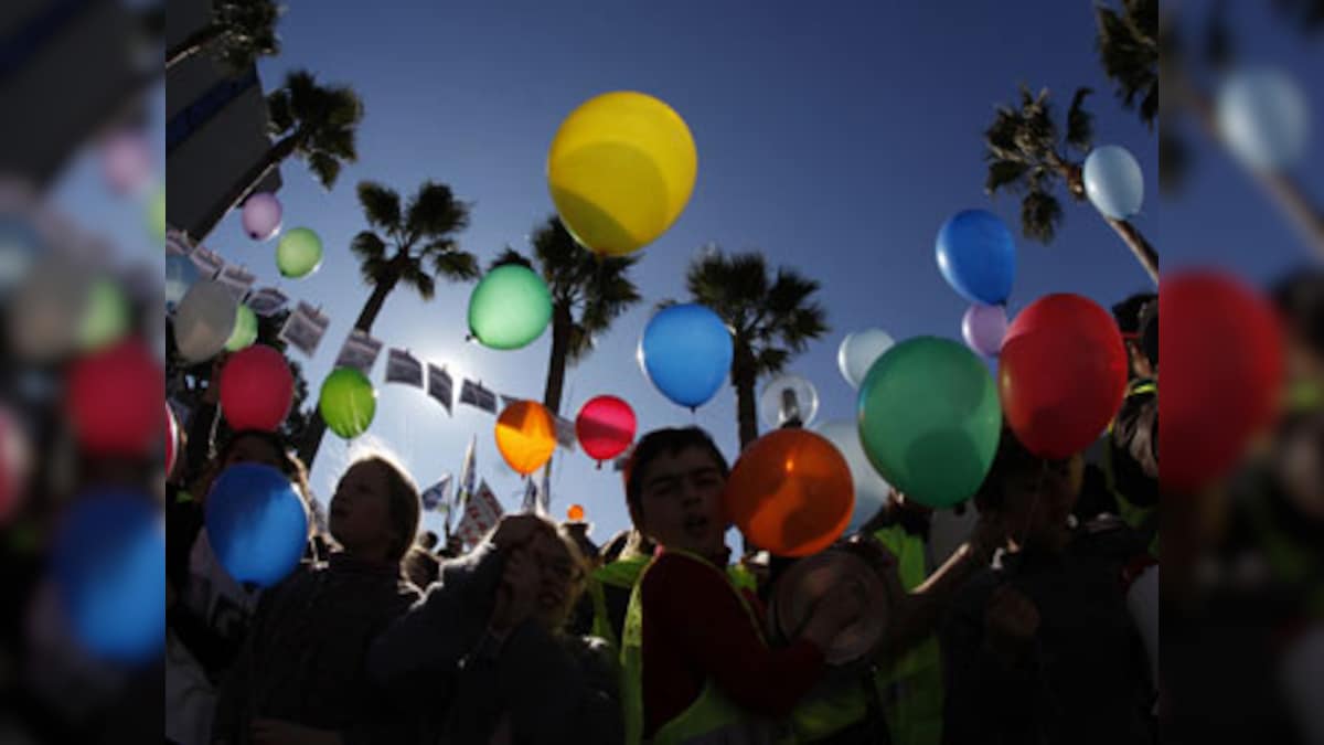 Stop wasting helium on party balloons, say scientists