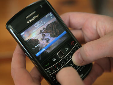 RIM to give BB 10 prototype device to app developers RIM to give BB 10 prototype device to app developers