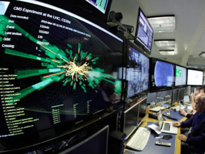Second neutrino team refutes faster-than-light find
