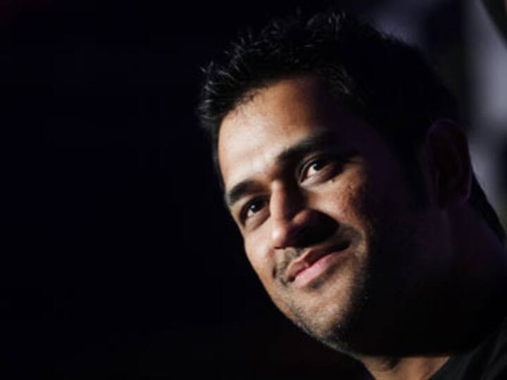 Dhoni backs bowlers despite humiliating defeat