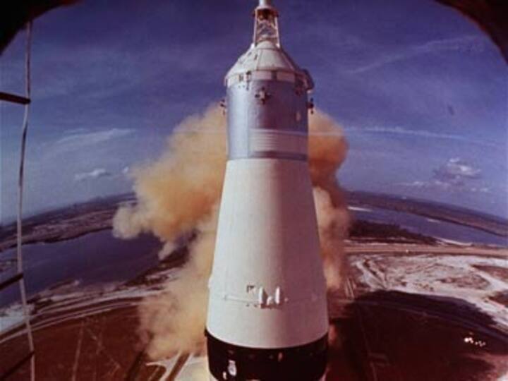 Amazon CEO wants to raise sunken Apollo 11 engines Amazon CEO wants to raise sunken Apollo 11 engines