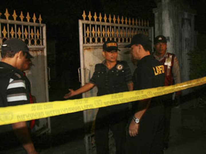 Indonesia police shoot 5 linked to banned Bali bombings group