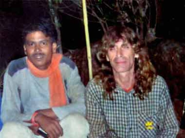 Maoists offer to release one Italian hostage, list demands