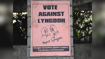 In JNU, students try to retain power 