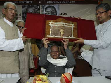 Hindi writer Amar Kant presented Jnanpith Award Hindi writer Amar Kant presented Jnanpith Award