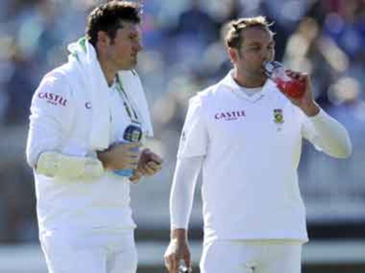 Smith, Kallis hit tons as South Africa take 233-run lead vs NZ