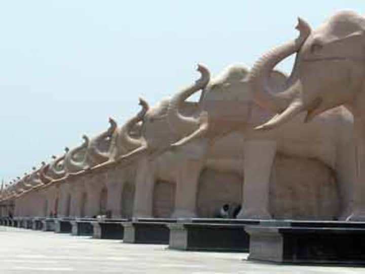 Maya's statues, elephants will not be pulled down: Akhilesh