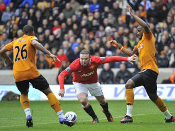 Rooney apologises for breaking young fan's wrist