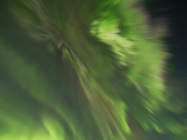 Solar storm shakes Earth's magnetic field Solar storm shakes Earth's magnetic field