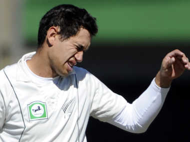 SA extend lead after Taylor breaks arm SA extend lead after Taylor breaks arm