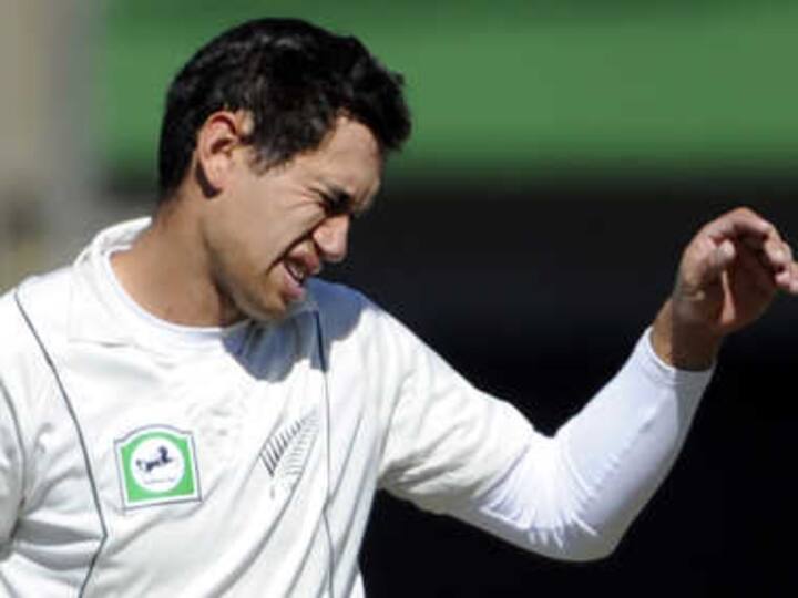 SA extend lead after Taylor breaks arm