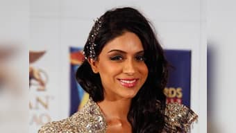 Lakme fashion week: Zoa Morani slips, says 'it happens'